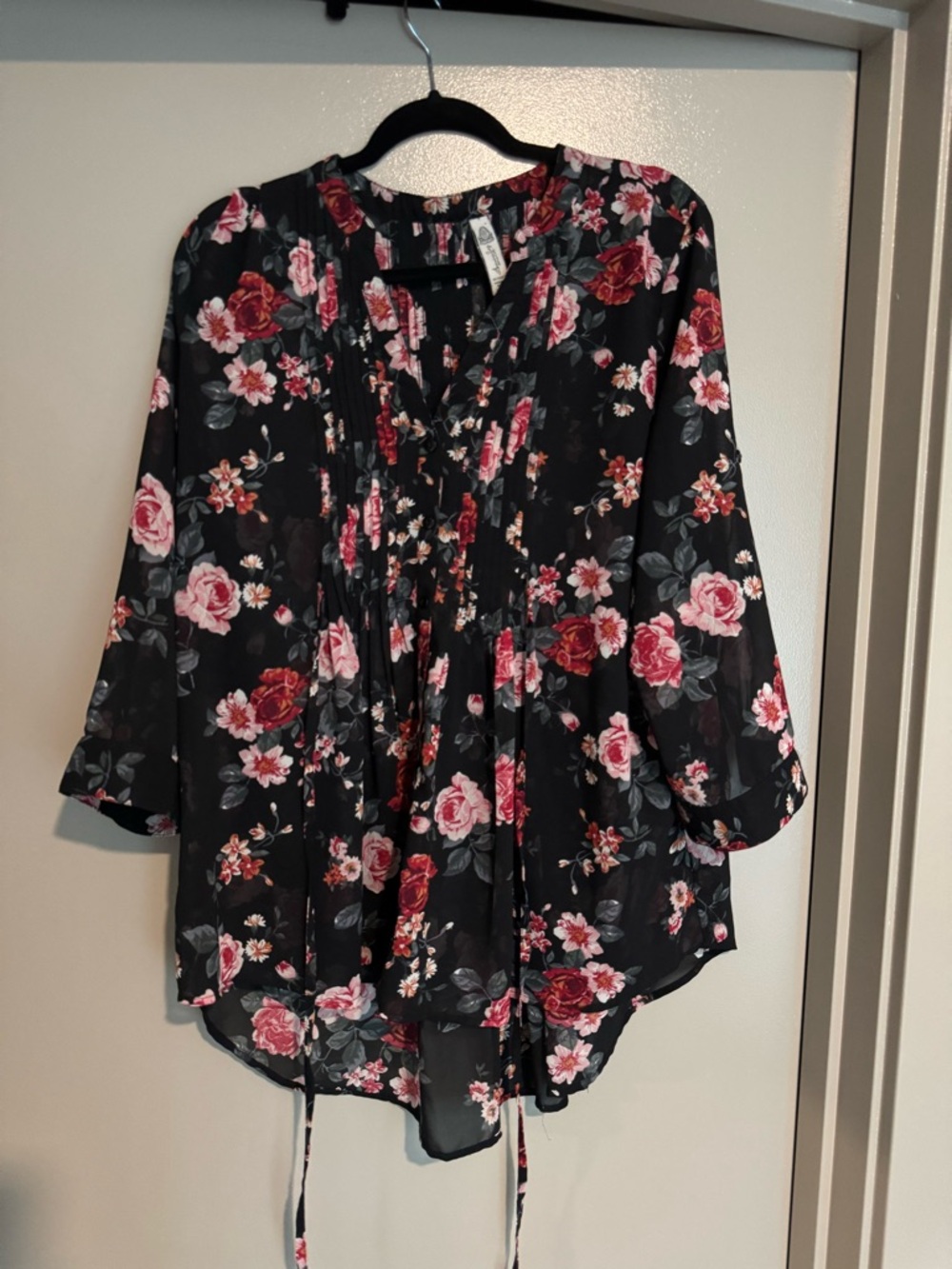 American Rag Black Floral Pintuck Peasant Blouse